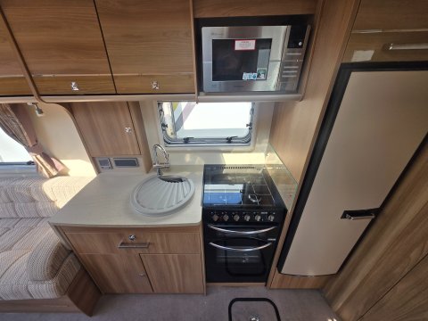 Bailey Unicorn Seville 12
