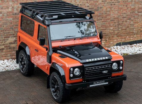 Land Rover Defender 90 Adventure 8