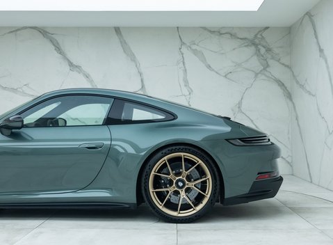 Porsche 911 GT3 Touring (992) 10