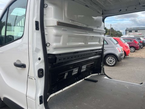 Vauxhall Vivaro 1.6 Vivaro 2700 CDTI 37