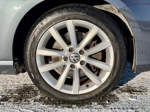 Volkswagen Passat 2.0 TDI BlueMotion Tech Executive Euro 5 (s/s) 5dr 17