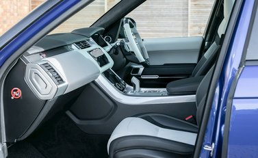 Land Rover Range Rover Sport 5.0 SVR 16