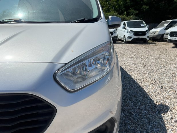 Ford Transit Courier SWB L1H1 Low Roof Limited Air Con Alloys Sensors EURO 6 NO VAT 21
