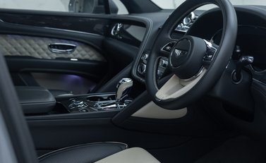 Bentley Bentayga V8 AZURE 13