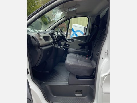 Renault Trafic 1.6 dCi 27 Business+ SWB Standard Roof Euro 5 5dr 37