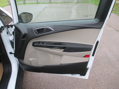 Ford B-Max 1.0T EcoBoost Titanium Navigator Euro 6 5dr 37