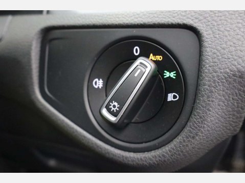 Volkswagen Golf 2.0 Golf SE Nav TDI BlueMotion Technology Semi-Auto 5dr 23