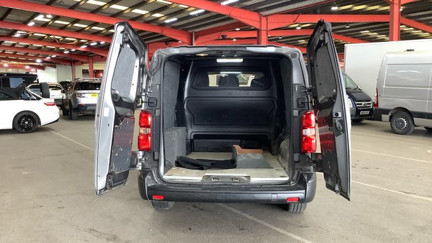 Vauxhall Vivaro Crew Cab AUTO LWB L2H1 Low Roof 3100 Air Con Alloys Sensors Cam Nav EURO 6 5