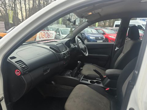 Mitsubishi L200 DI-D 4X4 4LIFE LB DCB 8