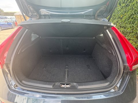 Volvo V40 (Sold) 2.0 T2 Inscription Hatchback 5dr Petrol Manual Euro 6 (s/s) (122 ps) 10