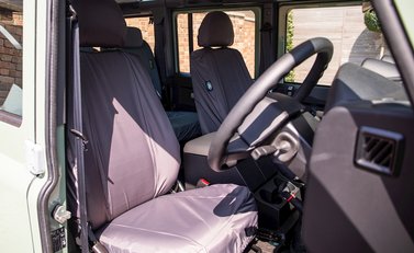 Land Rover Defender 110 Heritage Station Wagon 23