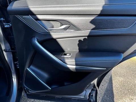 Jaguar F-Pace R-DYNAMIC HSE BLACK 85