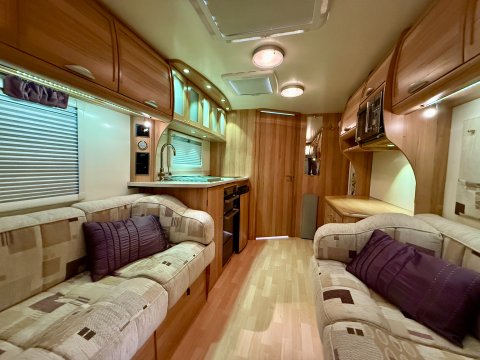 Bailey Unicorn Seville  27