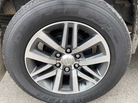 Toyota Hilux 2.4 D-4D Invincible 4WD Euro 6 (s/s) 4dr (TSS) 11