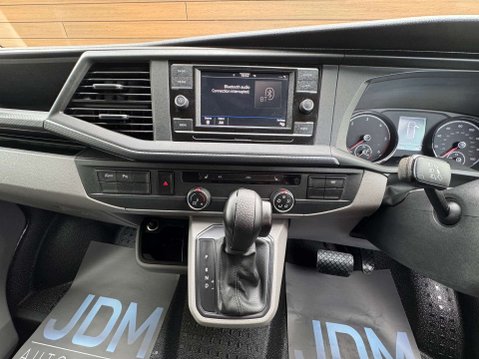 Volkswagen Transporter 2.0 Transporter T30 Highline TDI Semi-Auto 24