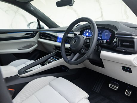 Porsche Macan Turbo Electric