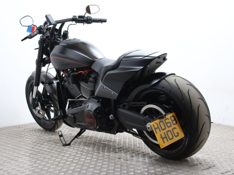 Harley-Davidson Softail SOFTAIL FXDR 114 19 6