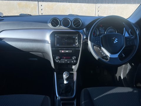 Suzuki Vitara SZ-T BOOSTERJET MHEV 10