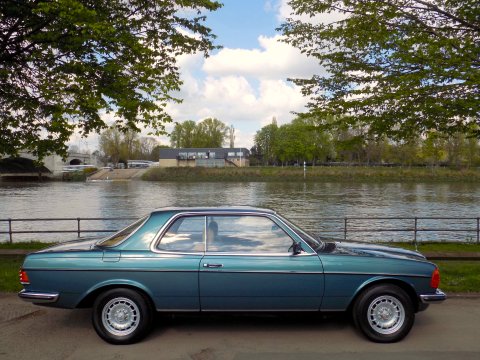 Mercedes-Benz W123 230 CE Pillarless Coupe 5