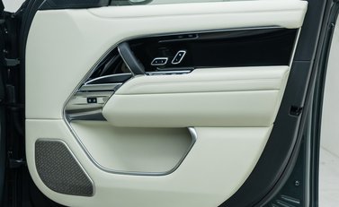 Land Rover Range Rover D350 AUTOBIOGRAPHY LWB 28