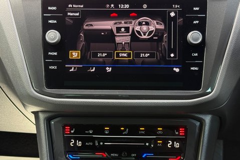 Volkswagen Tiguan R-LINE TSI DSG - ONE OWNER - APPLE CAR PLAY -ADAPTIVE CRUISE 54