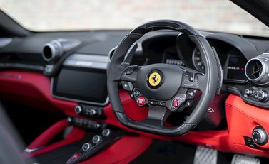 Ferrari GTC4 Lusso 11