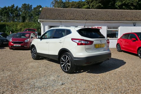 Nissan Qashqai DCI TEKNA.. 8 SERVICES.. 1 PREVIOUS KEEPER.. £20 ROAD TAX.. 70MPG..STUNNING 7