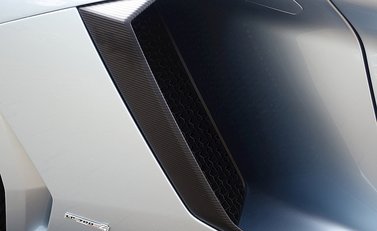 Lamborghini Aventador LP 700-4 Roadster 13