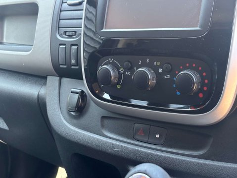 Renault Trafic 1.6 Trafic LL29 Sport Nav dCi 25