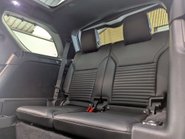 Land Rover Discovery 3.0 Discovery R-Dynamic SE D MHEV Auto 4WD 5dr 52