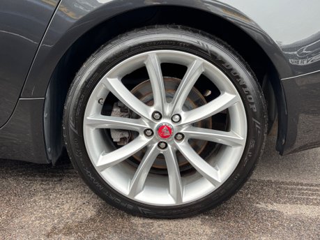 Jaguar XF 3.0d V6 Premium Luxury Saloon 4dr Diesel Auto Euro 5 (s/s) (240 ps) 14