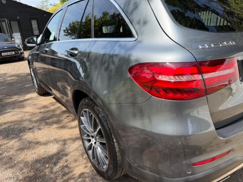Mercedes-Benz GLC GLC 250 4MATIC AMG LINE 59