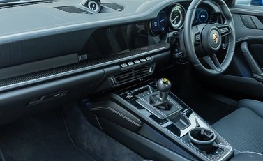 Porsche 911 GT3 Touring (992) 15