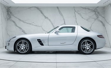 Mercedes-Benz SLS AMG 10