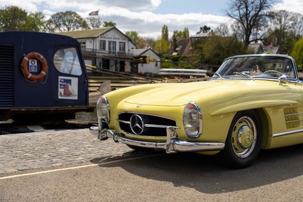 Mercedes-Benz SL Series 300SL Roadster 11