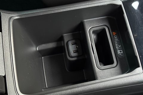Vauxhall Insignia SRI VX-LINE NAV AUTOMATIC - REVERSE CAMERA -20 INCH ALLOYS 40