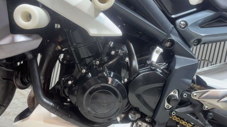 Triumph Street Triple 2014 27K NEW MOT SERVICED SCORPION EXHAUST NAKED 675CC TRIPLE 45