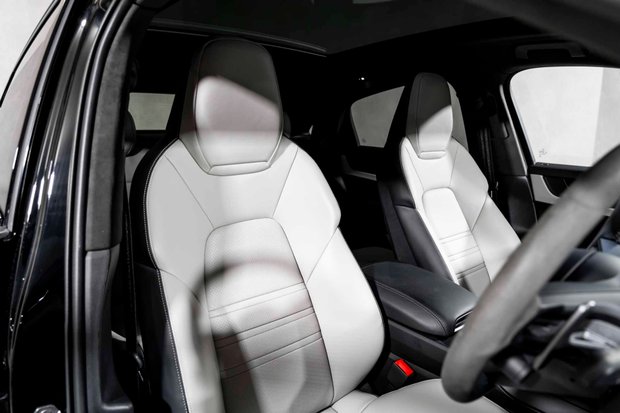Porsche Cayenne GTS. WARRANTY. HUD. PANORAMIC ROOF. COMFORT ACCESS. BOSE. S/CHRONO. 2