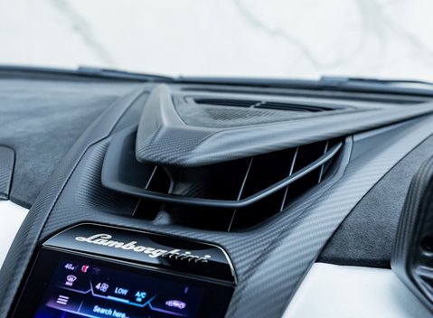 Lamborghini Revuelto 18