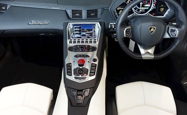 Lamborghini Aventador LP 700-4 Roadster 18