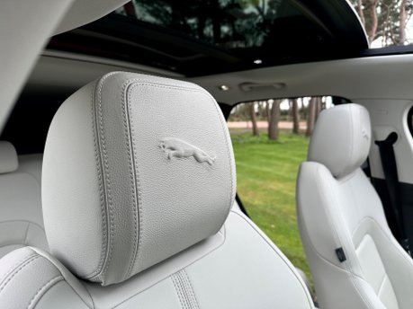 Jaguar F-Pace R-DYNAMIC BLACK 51