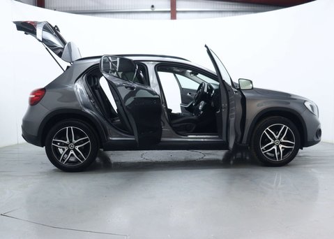 Mercedes-Benz GLA 1.6 GLA180 Urban Edition SUV 5dr Petrol 7G-DCT Euro 6 (s/s) (122 ps) 61
