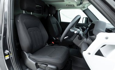 Land Rover Defender 90 Hard Top D200 10