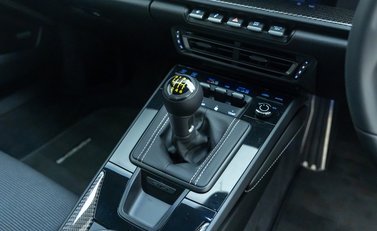 Porsche 911 GT3 TOURING (992) 24