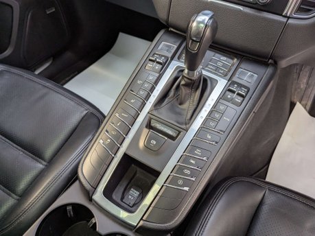 Porsche Macan 3.0 Macan GTS Semi-Auto 4WD 5dr 82