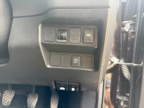 Nissan Qashqai 1.3 DIG-T N-Connecta SUV 5dr Petrol Manual 30