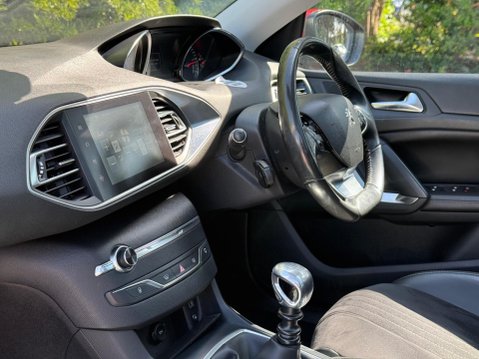 Peugeot 308 1.6 e-HDi Feline Euro 5 (s/s) 5dr 11