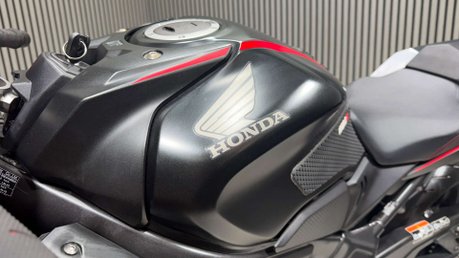 Honda CBR 2020 ONLY 790 MILES LONG MOT SERVICED SPORTS BIKE 650CC 19