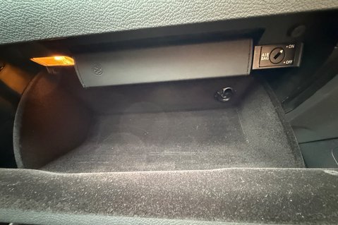 Volkswagen Golf BLUEMOTION MATCH TDI -DEMO +1 OWNER -19 SERVICES -£35 ROAD TAX -SUNROOF 43