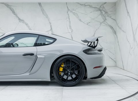 Porsche Cayman GT4 718 30